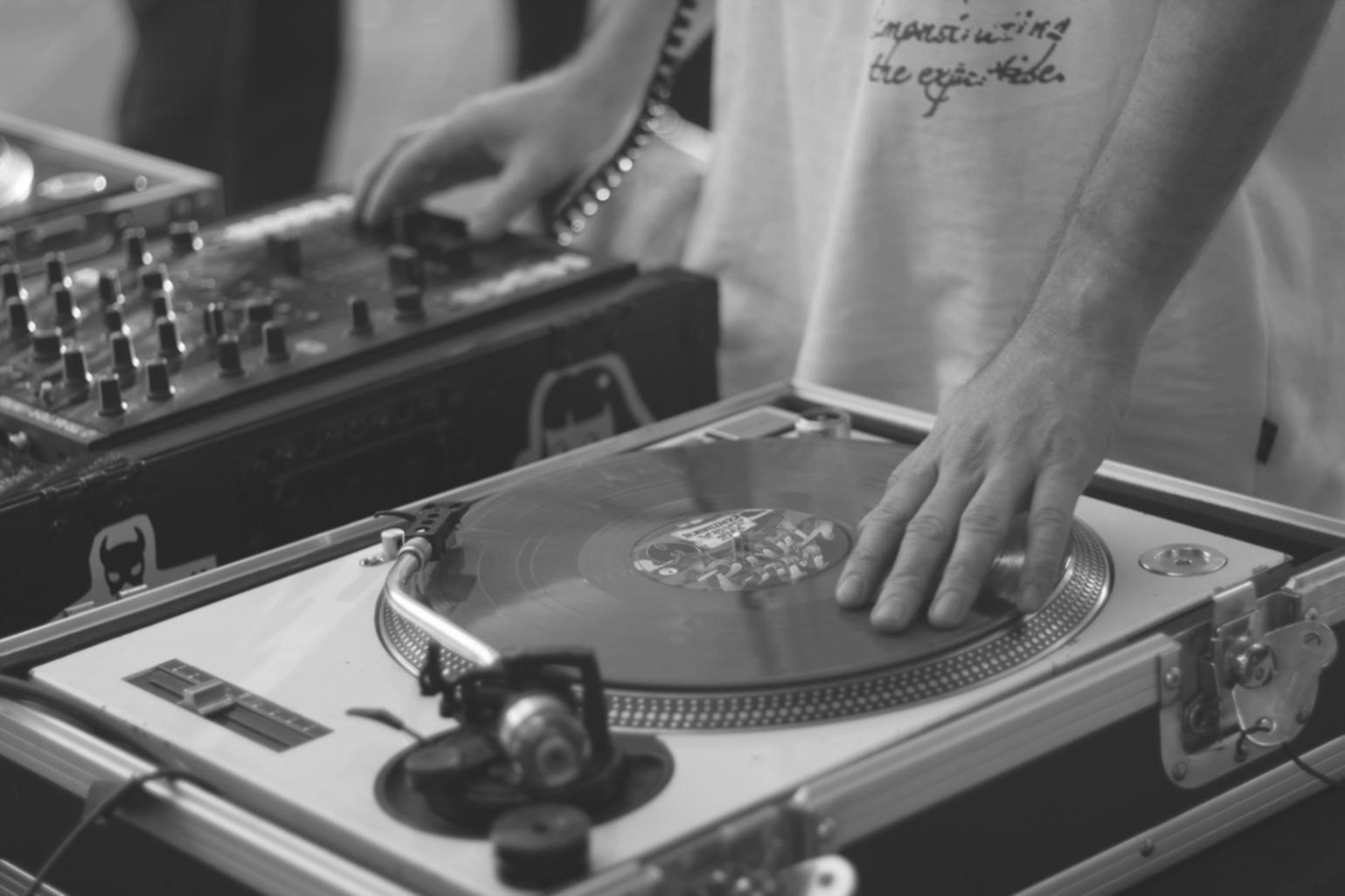 Session d'improvisation collective en studio